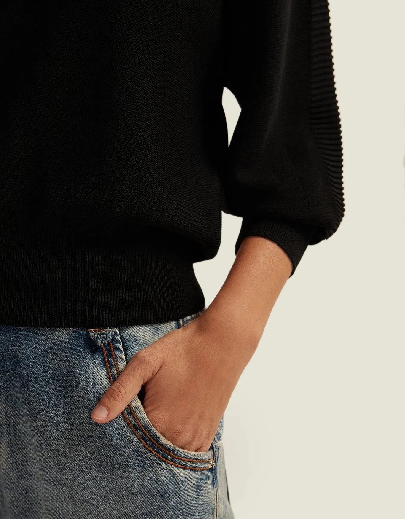 Blusa Tricot Detalhe Canelado Preto Shoulder