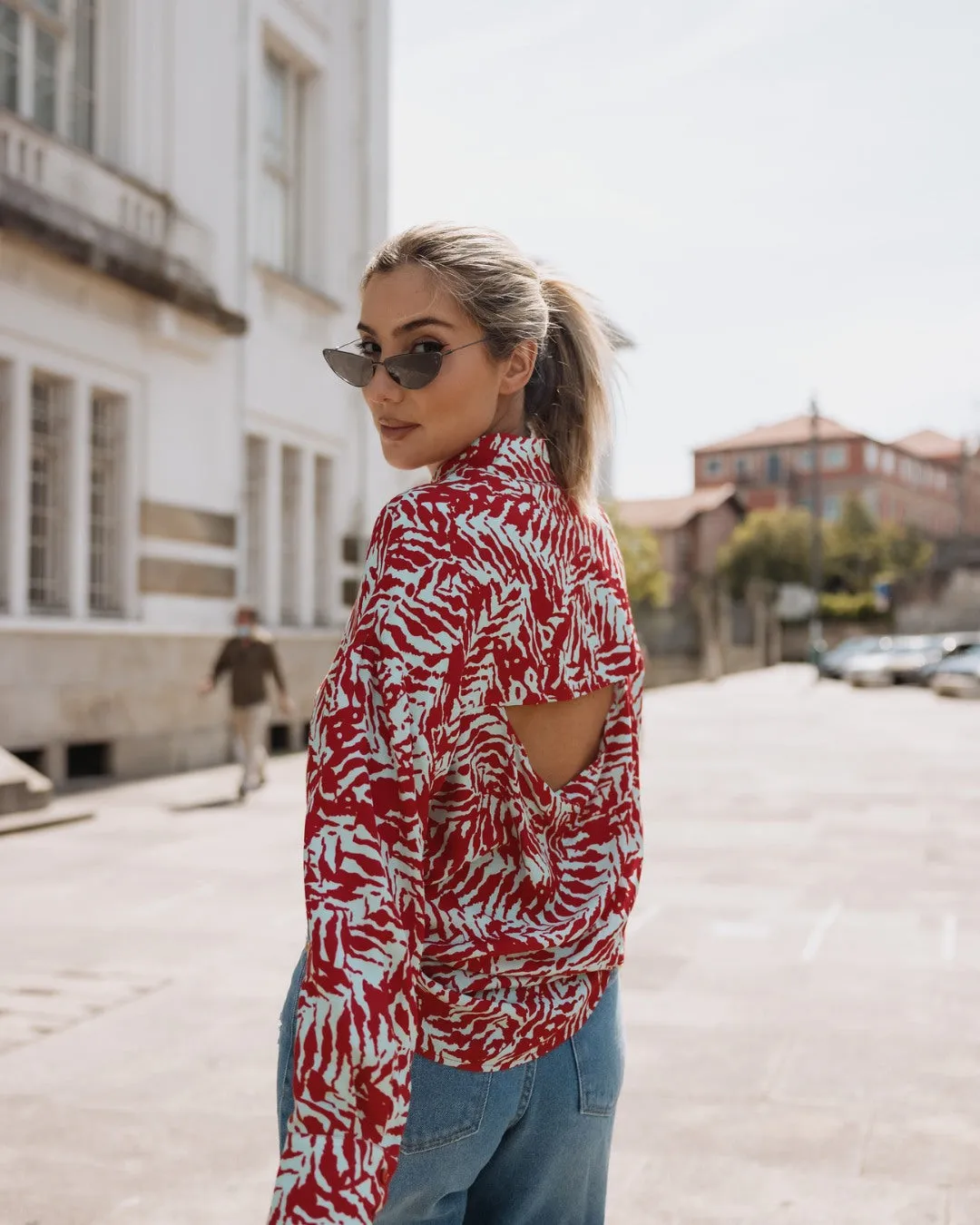 CAMISA COM ABERTURA NAS COSTAS - Scripta