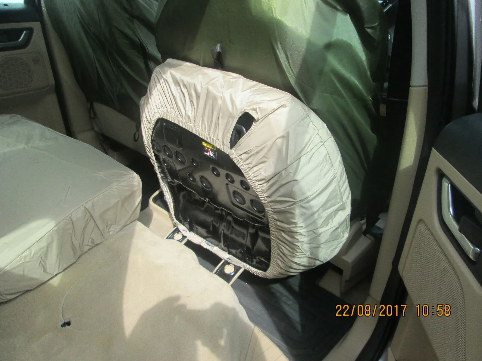 Land Rover-Freelander 2 - Second Row 2 1 60/40 Split INKA Tailored Waterproof Seat Covers Beige MY-2006-2014