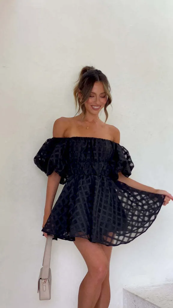 Mini vestido com mangas bufantes e estampa xadrez