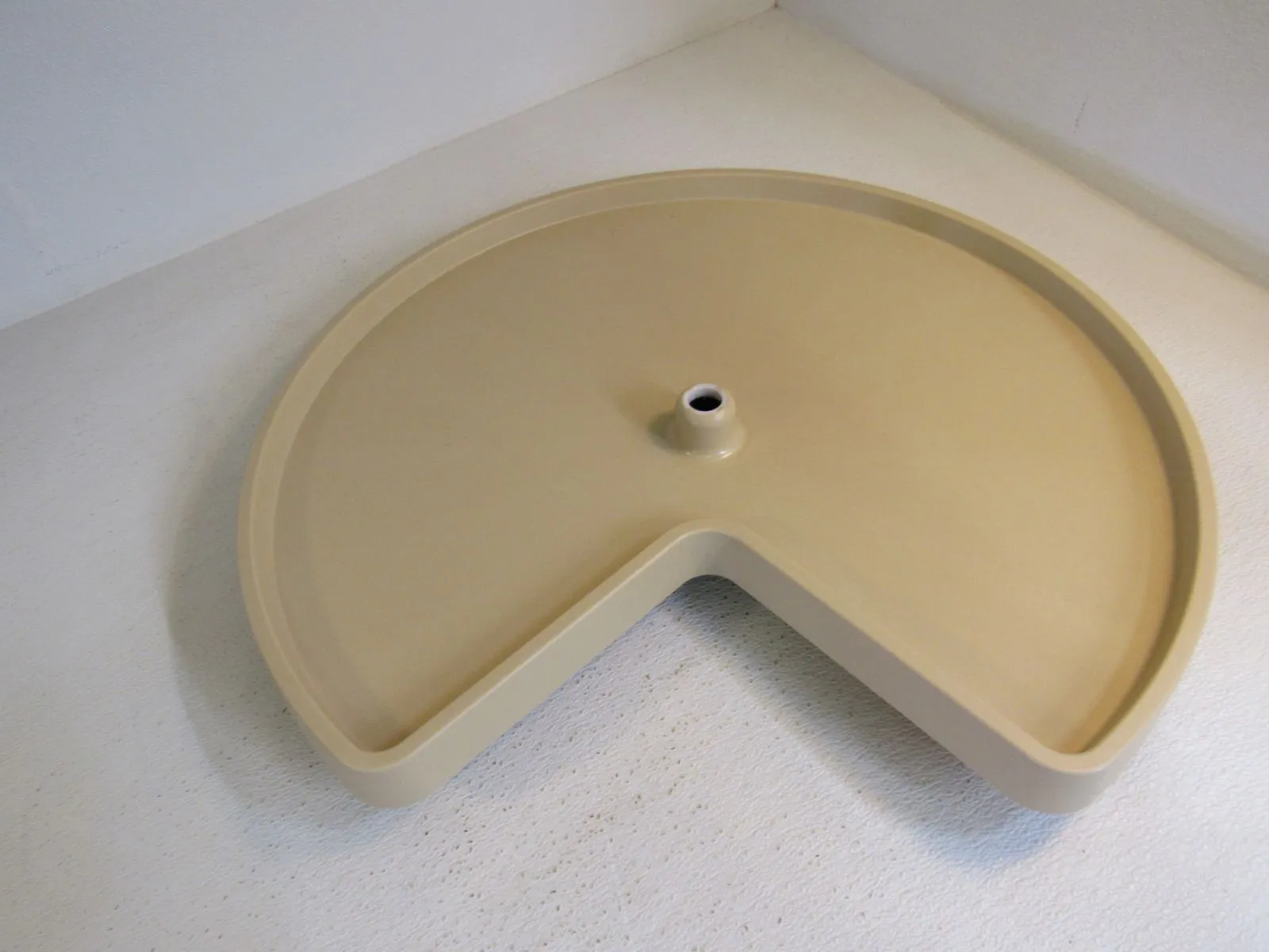 Rev A Shelf 28-in Kitchen Cabinet Kidney Lazy Susan Rotating Shelf 3471-28-15-52 -- New